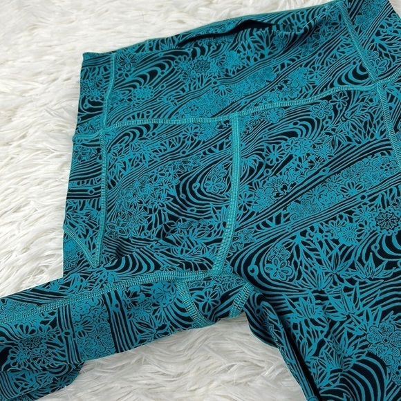 Lululemon In Movement Crop *Everlux 19" Kitakami Spirit Green Black - Picture 2 of 6